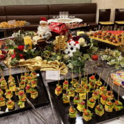 立命館大学朱雀キャンパスへ立命館アワード表彰式懇親会用パーティー料理をお届け