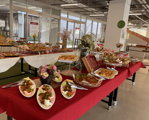 立命館大学へグローバル教養学部 卒業祝賀懇親会用パーティー料理をお届け