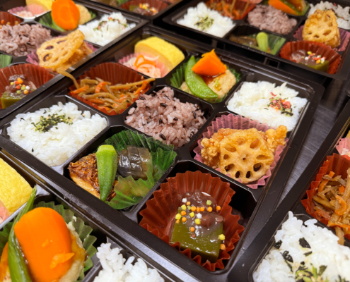 京都テルサへ全国の集いin京都のイベント用お弁当(お茶付き)をお届け