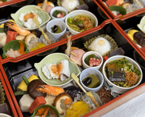 真言宗総本山教王護国寺 世界遺産東寺様へ「第257世 東寺長者 感謝の集い」用会席弁当および 丹波菓匠 宮代屋特製寺紋入薯蕷饅頭をお届け