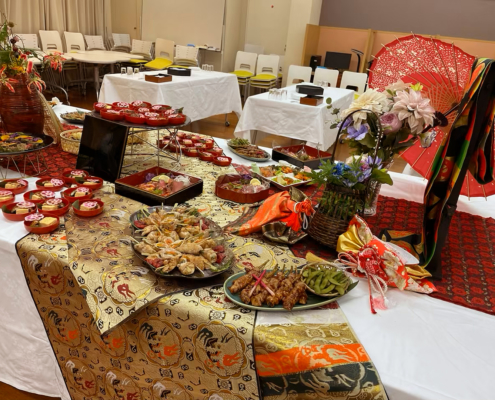 セミナー休憩時用ケータリングコーヒーおよび軽食、セミナー後の懇親会用パーティー料理をお届け