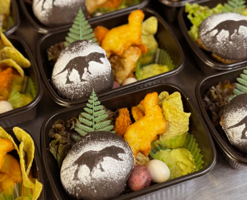 精密機器メーカー様へ社内イベント用お弁当とドリンクをお届け