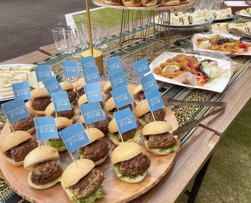 日新電機様の体育館リニューアルに伴うお披露目会のパーティー料理をお届け