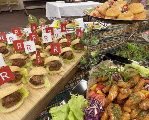 立命館大学朱雀キャンパスへ校友会の懇親会用パーティー料理をお届け