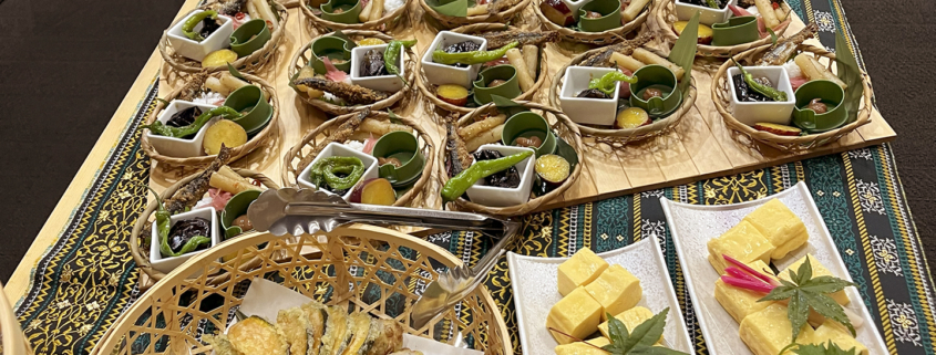 龍谷大学 成就館 Ryukoku Live Theaterへ同好会イベント用パーティー料理をお届け