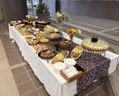 京都リサーチパークへ京都大学サマーデザインスクール2025の懇親会用パーティー料理をお届け