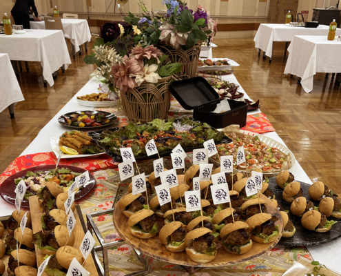 龍谷大学深草キャンパスへ校友会新入会員祝賀会用パーティー料理をお届け