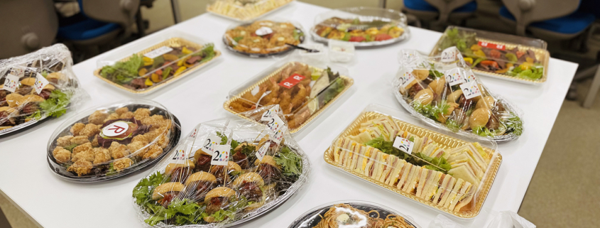 立命館小学校へ創立20周年を記念した茶話会用パーティー料理をお届け