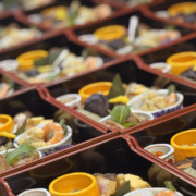 京都大学へ名誉教授を偲ぶ会用お弁当をお届け