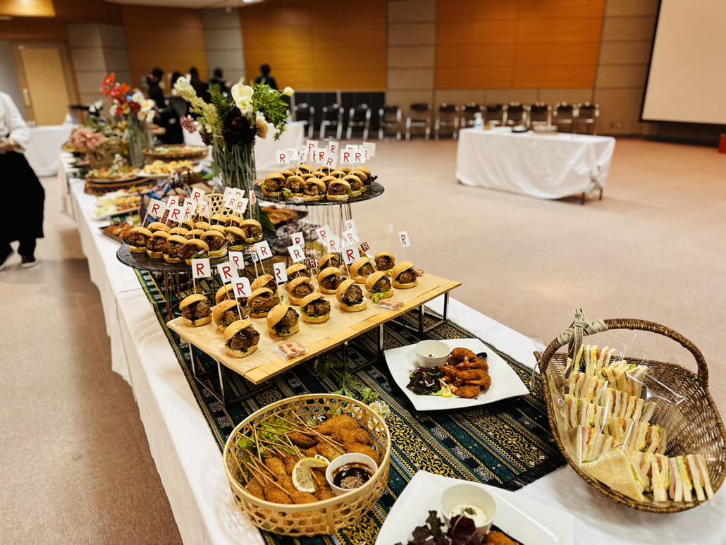 立命館大学びわこくさつキャンパスへスポーツ健康科学部15周年記念企画同窓会用パーティー料理をお届け 立命館大学びわこくさつキャンパスへスポーツ健康科学部15周年記念企画同窓会用パーティー料理をお届け