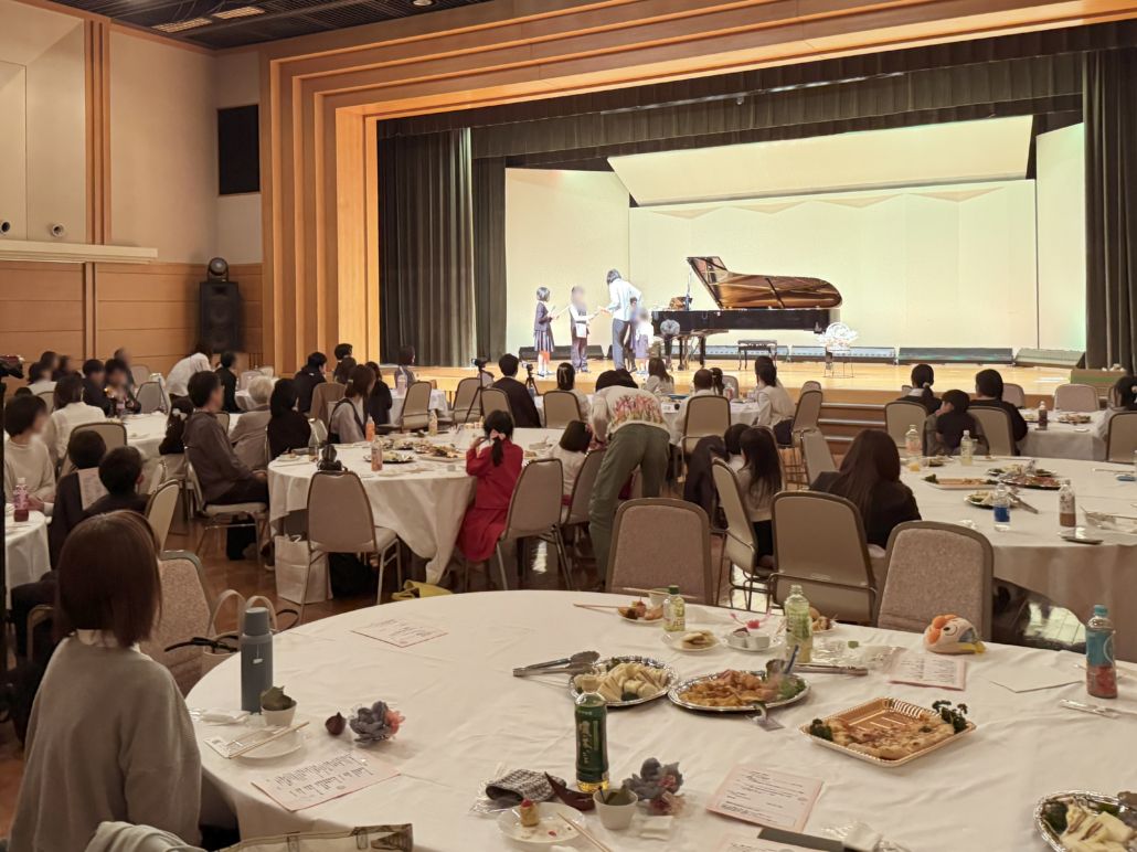 てんびんの里文化学習センターホールあじさいへピアノ教室の発表会用パーティー料理をお届け てんびんの里文化学習センターホールあじさいへピアノ教室の発表会用パーティー料理をお届け