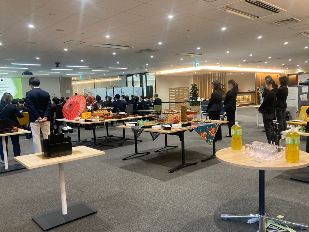 京都経済センターへ貿易情報支援機関様の京都事務所10周年記念交流会用パーティー料理をお届け 京都経済センターへ貿易情報支援機関様の京都事務所10周年記念交流会用パーティー料理をお届け