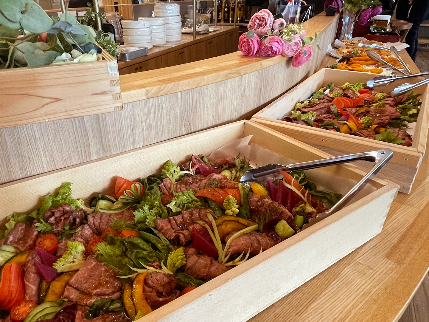 立命館大学 びわこ・くさつキャンパスへ教授退官記念パーティー用のパーティー料理をお届け